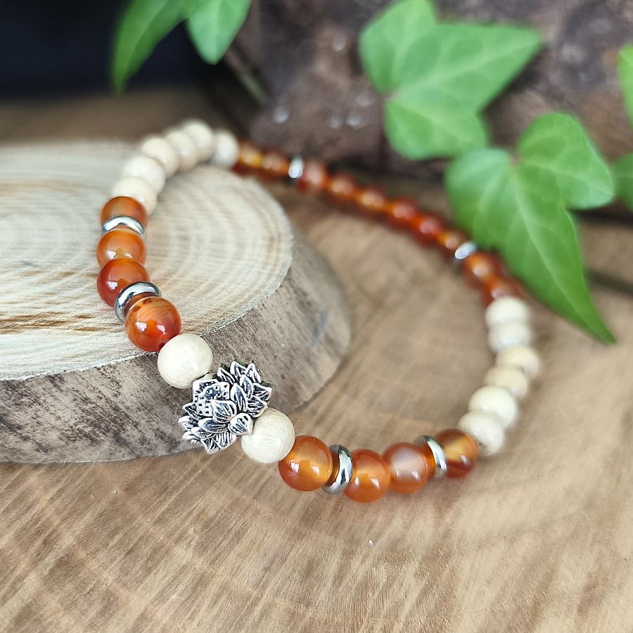 Bracelet Elastique CORNALINE - Fertilité, Vitalité, Courage - Modèle FLEUR DE LOTUS 6mm