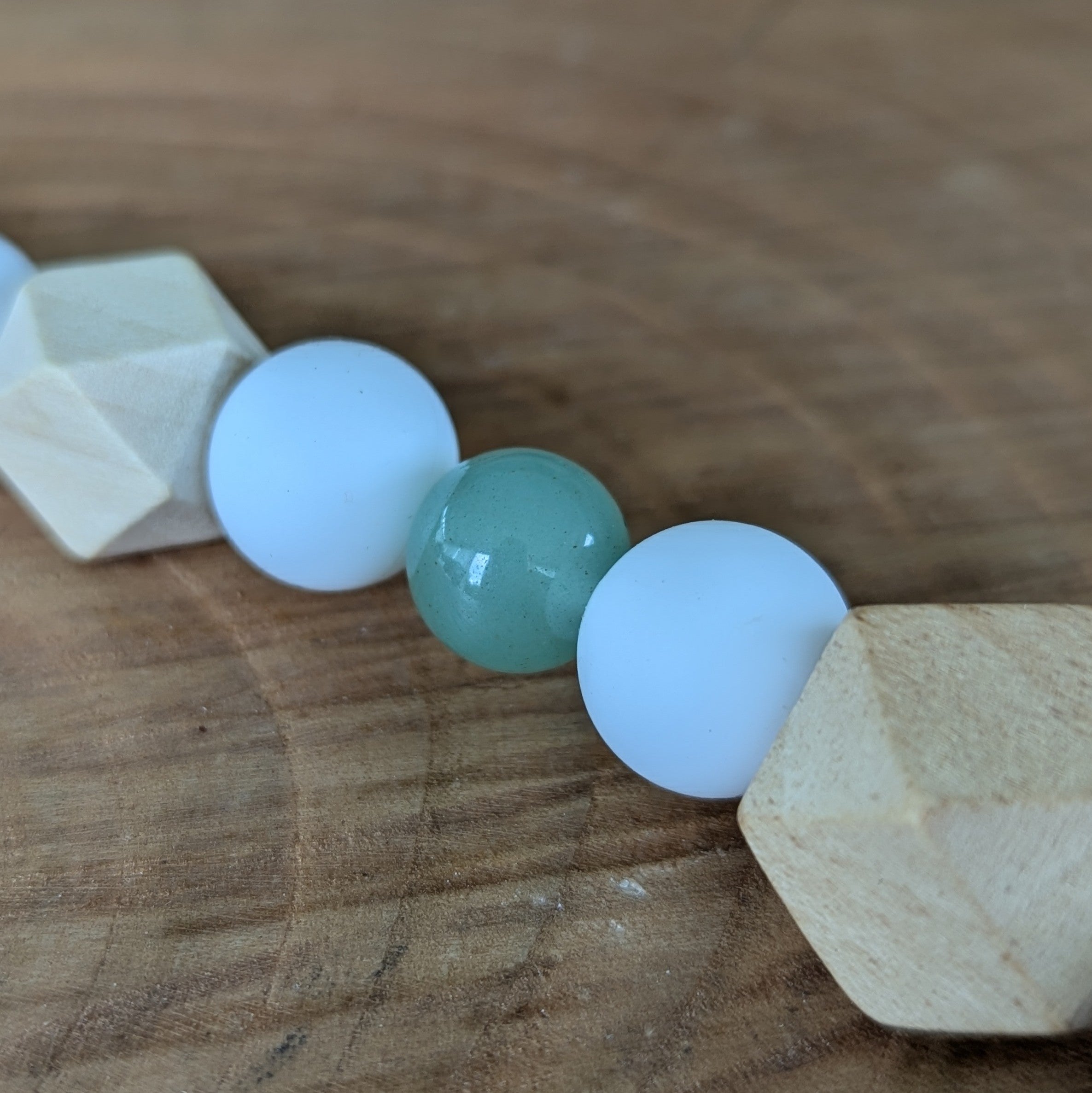 Attache-Tétine AVENTURINE VERTE - Canalisation - Modèle ORIGINE - Bois, Pierre et Silicone sans BPA